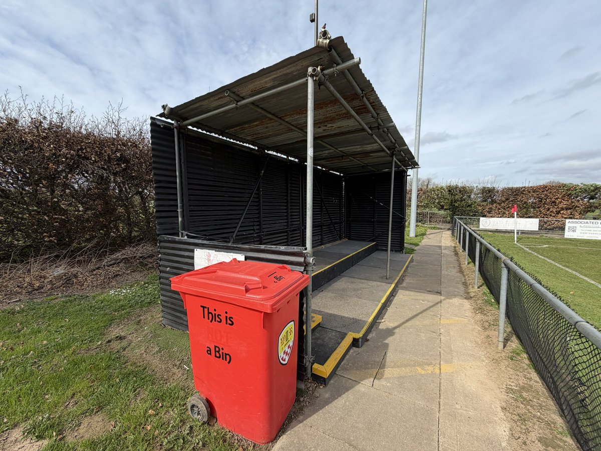 McDscrote's tweet photo. First ever visit to the Wormley Sports Ground for a #SSML match. @WormleyRoversFC 0-1 @HaringeyBoroFC #wormleyroversfc #theworms #haringeyboroughfc #theborough #groundhopping #groundhopper #nonleague #lovenonleague https://t.co/1viG93ILAC
