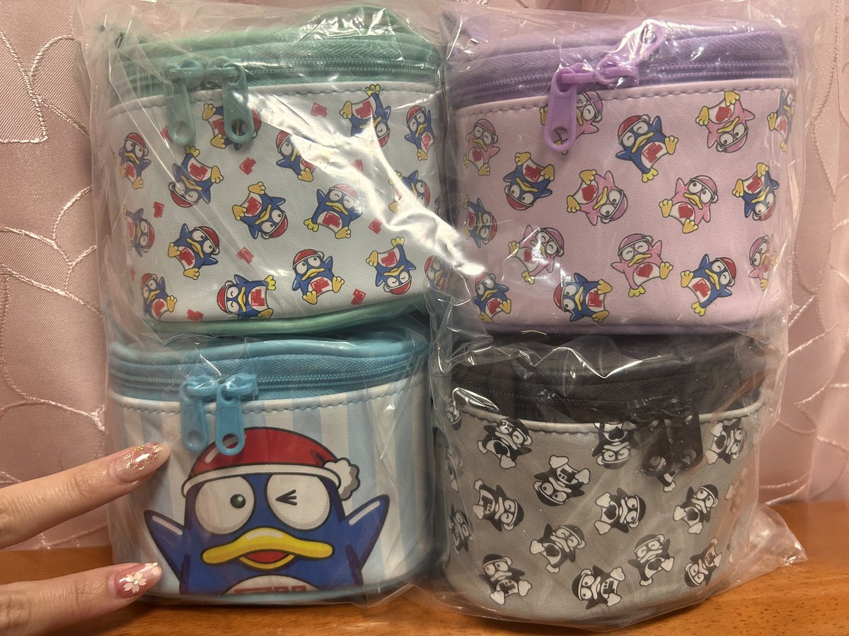 ドンペンちゃんの事、学生の時から
大好きでグッズ買ったりして集めてたなー🤭🥰
そして今回当選して素敵な子たちが
お家に来てくれたー😭😍
めちゃくちゃ可愛くてどうしよ！🥹
娘と分けっこして何入れようか相談㊥︎💕︎笑

大事にさせて頂きますね！
本当にありがとうございます🙇‍♀️🫶