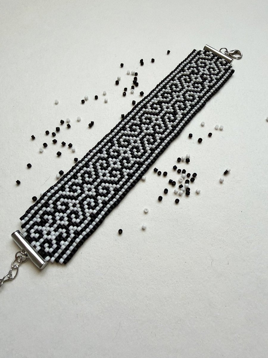 bee 🐝 commissions open 💜 tweet media