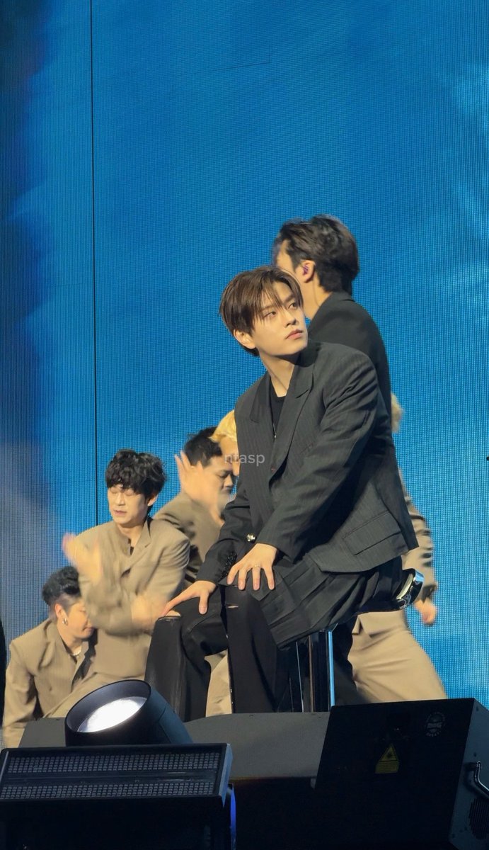 There’s no one in front of me so i’m basically row 1 😭 
Seungmin is right in front of my seat 😭🐶