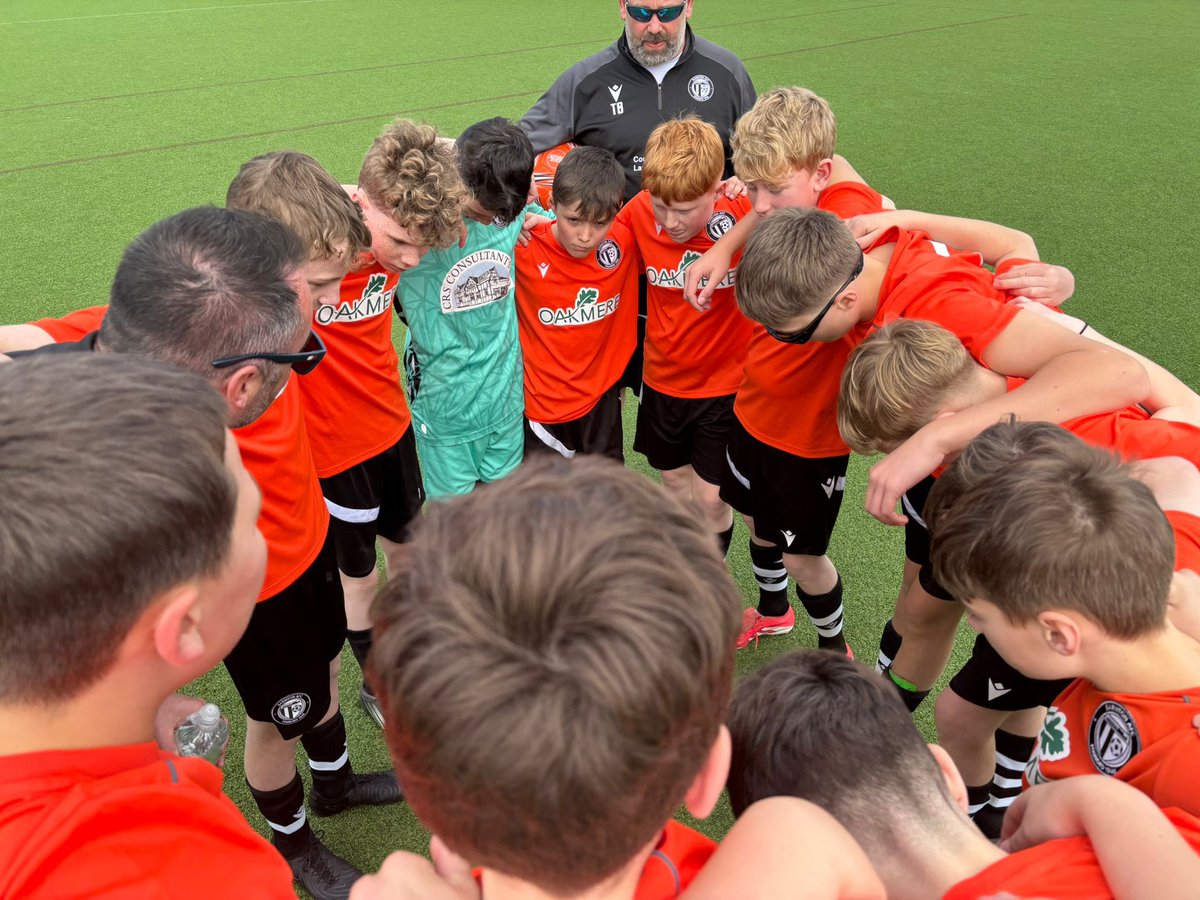 BarntonJuniors's tweet photo. 𝐃𝐚𝐲 𝟐

The lads are locked in for the Q/F 
💪🖤🤍⚽️
Ready to battle, ready to leave it all out there 👊

Let’s go boys!! 🤞🏻🔥

#FinoAllaFine #UTV https://t.co/dYygIIuFFk