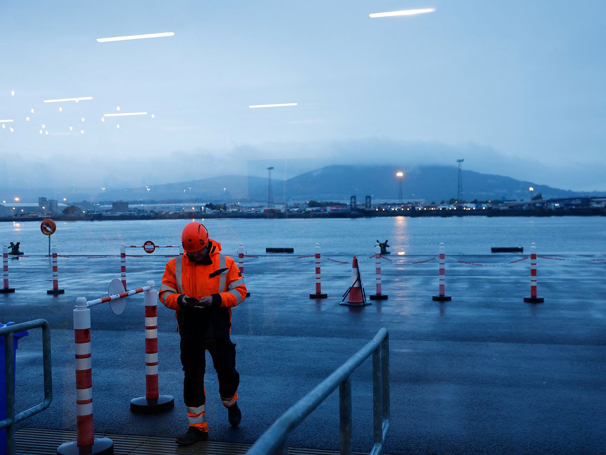 ani_digital's tweet image. Marooned crew in Persian Gulf plea for aid amid dwindling food, freshwater

Read @ANI Story | aninews.in/news/world/us/…

#PersianGulf #crew #ship