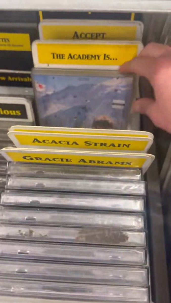 saint 🩵 no. 1 snow days fan tweet media