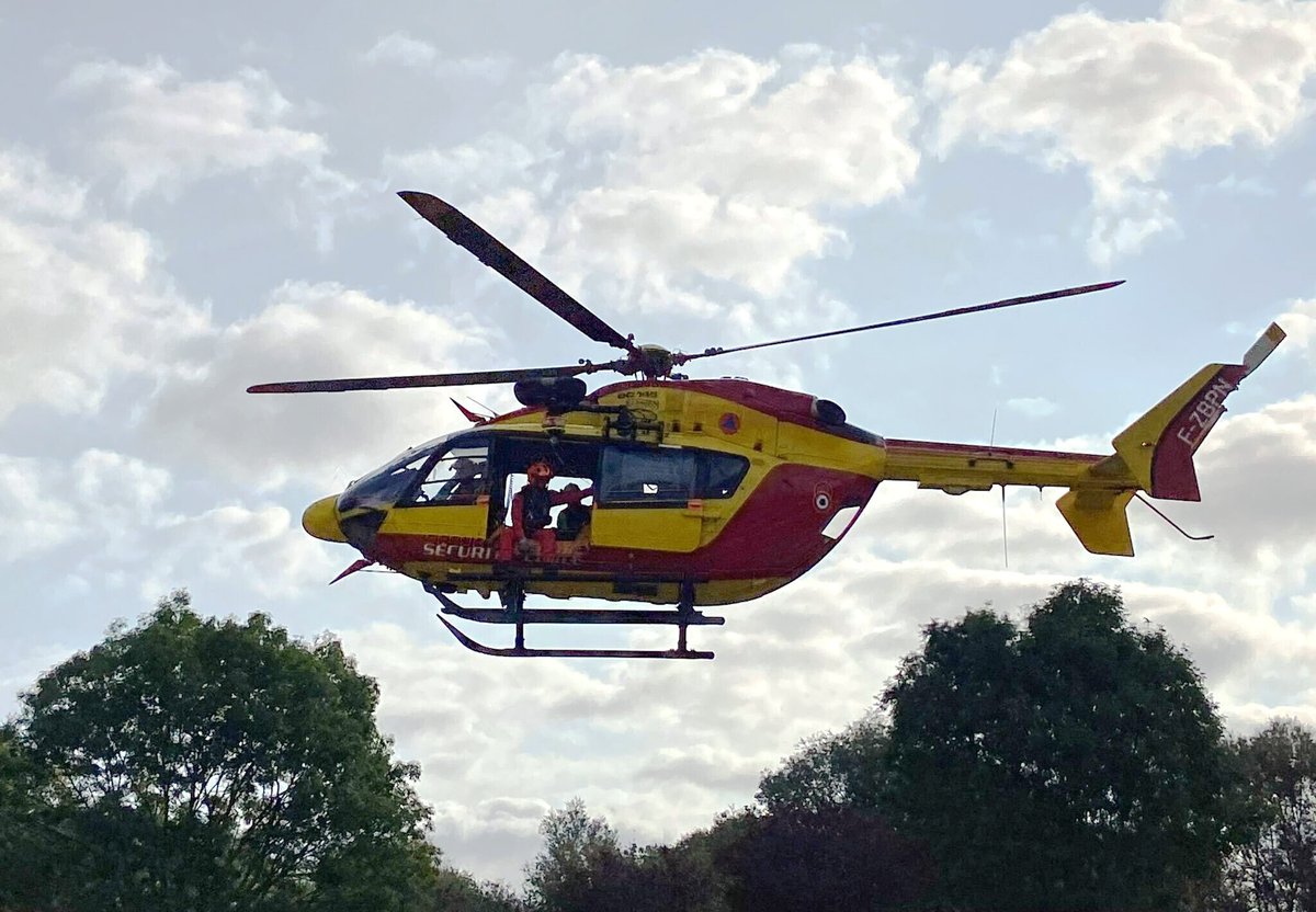 Le Parisien tweet media