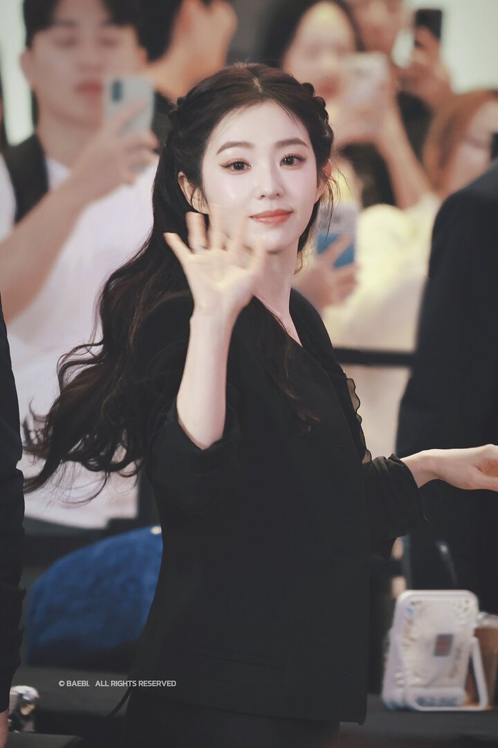 angin korea mengandung apa sih? -star ya kali modelan begini umurnya 35 TAHUN??😭
sekilas gue kira idol gen 5 woy