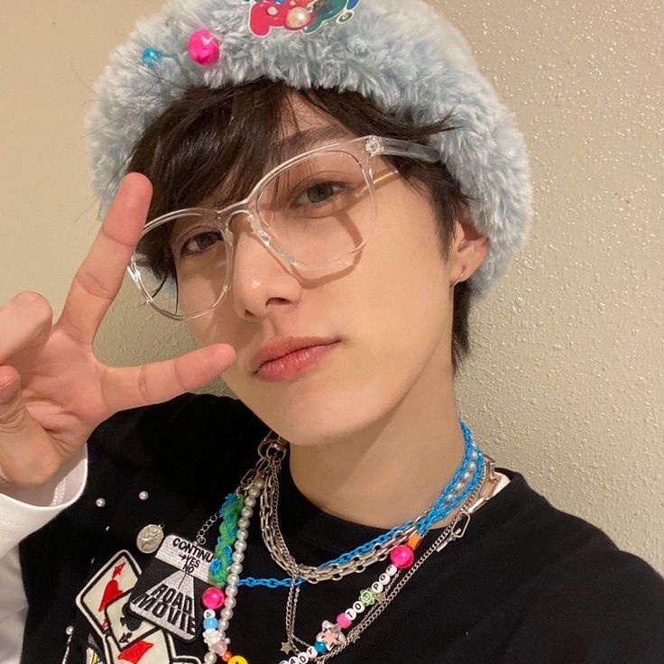 DEAD AND sym ¹¹⁹ tweet media