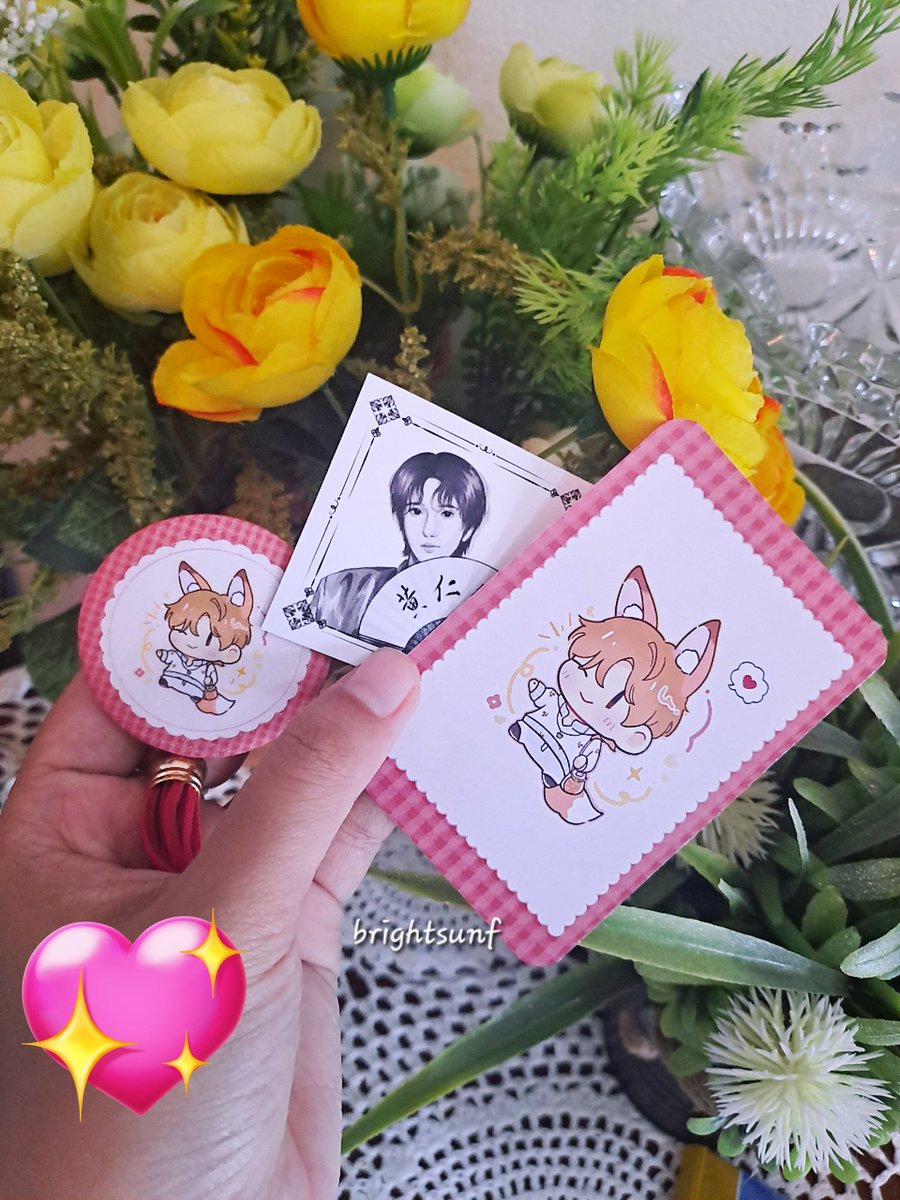 liatttt guyss cantik dan gemess banget kan?? terimakasih banyakk <a href="/startwithrj/">aj 🌸</a> buat renjun birthday freebies nya 🥹💛💛💛💛 luv it so much!