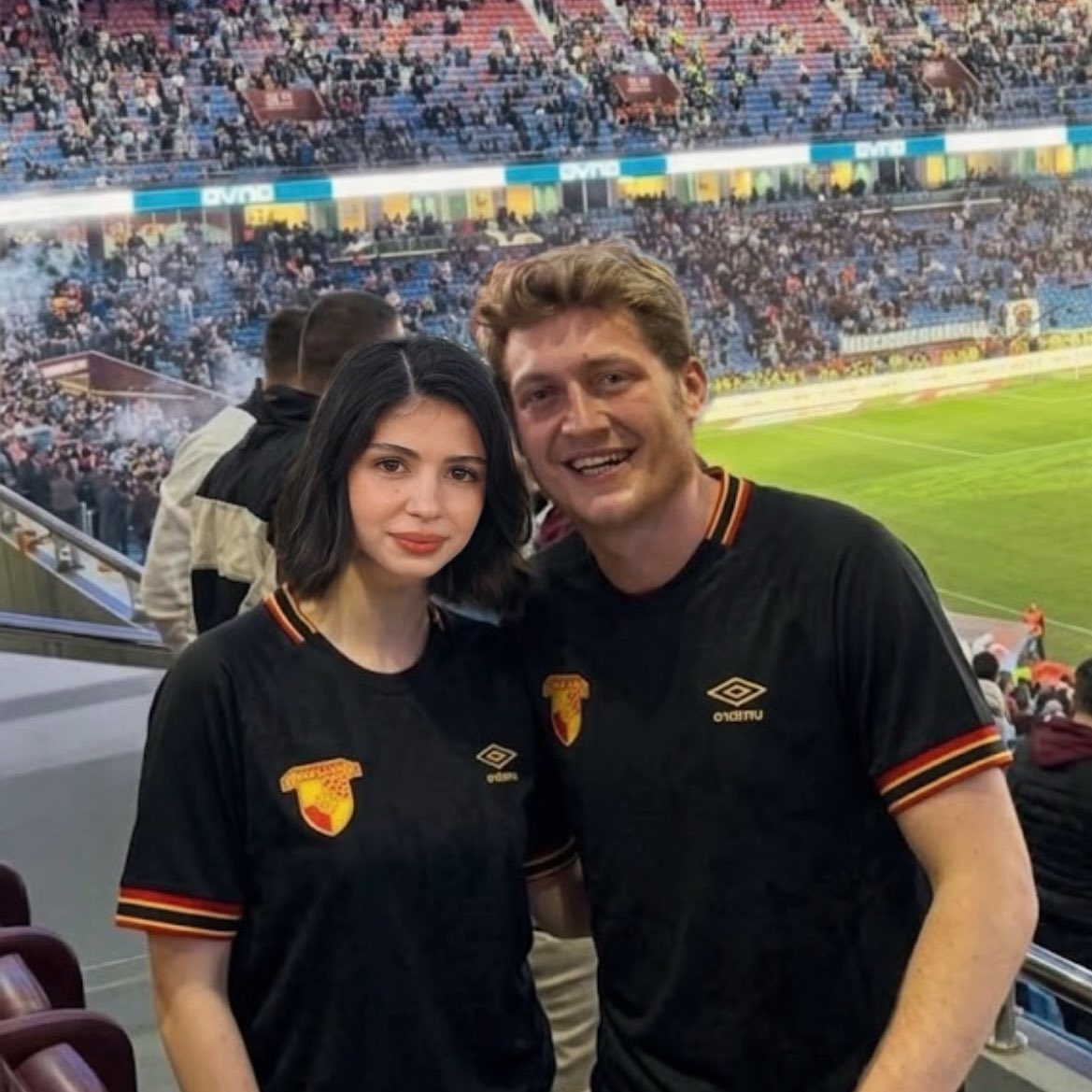 ecey ༯ tweet media