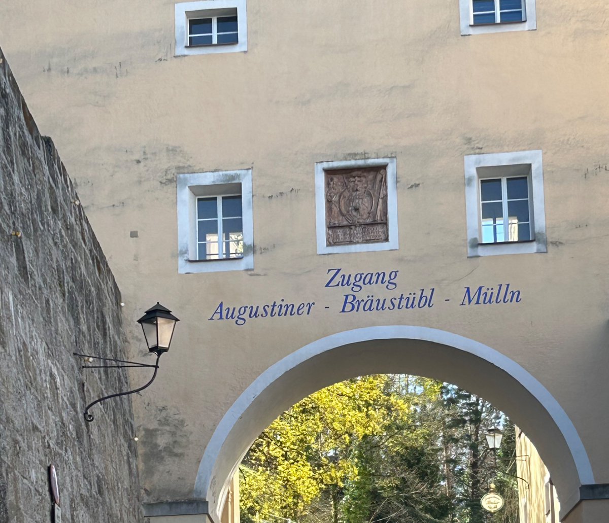 Omichrom tweet media