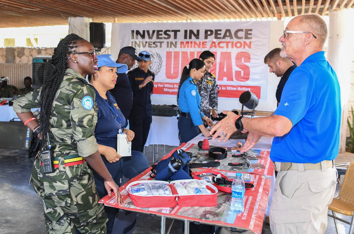 UNSOS_'s tweet image. #HappeningNow

Celebrating International Day for Mine Awareness &amp;amp; Assistance in Mine Action in Mogadishu, @UN partners &amp;amp; colleagues come together to reaffirm their commitment to #MineAction &amp;amp; a safer #Somalia.

Through discussions on the @UNMAS - @UNSOS_ mandate &amp;amp; live
