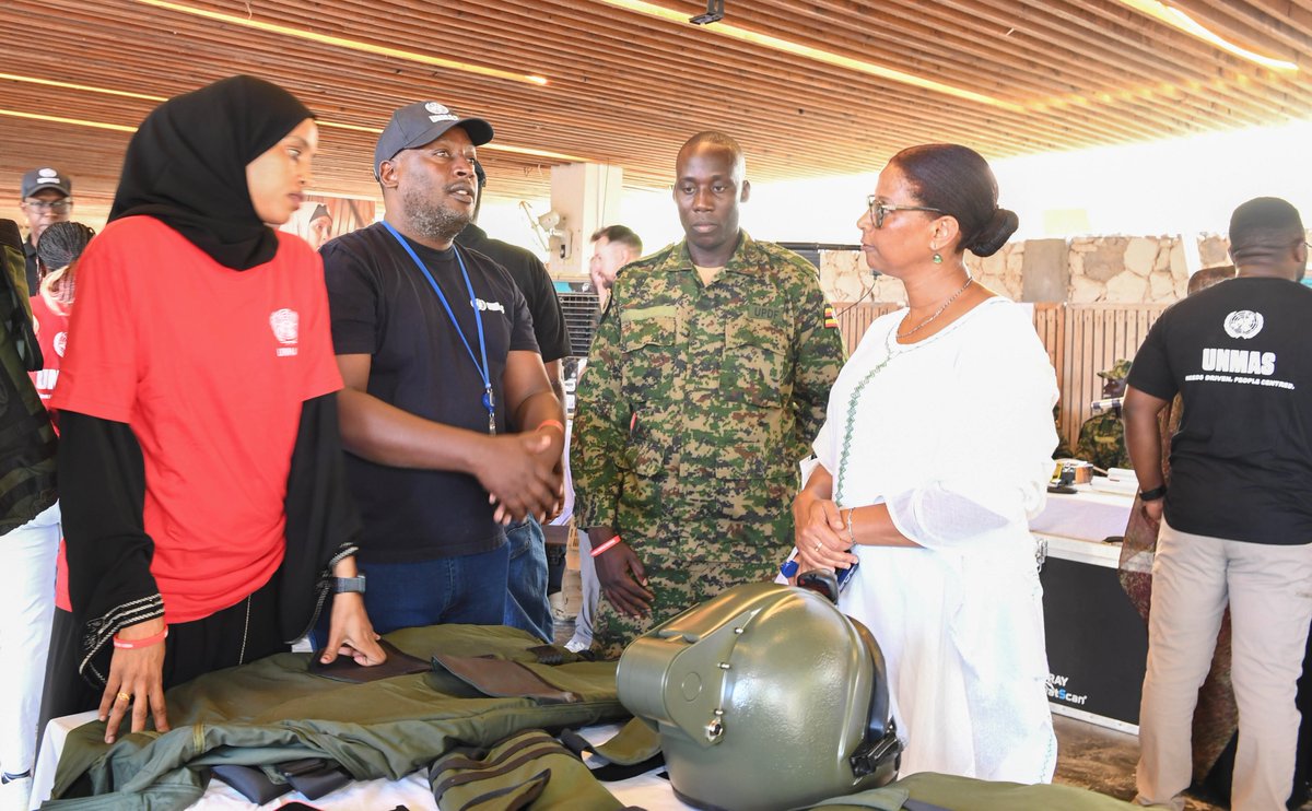 UNSOS_'s tweet image. #HappeningNow

Celebrating International Day for Mine Awareness &amp;amp; Assistance in Mine Action in Mogadishu, @UN partners &amp;amp; colleagues come together to reaffirm their commitment to #MineAction &amp;amp; a safer #Somalia.

Through discussions on the @UNMAS - @UNSOS_ mandate &amp;amp; live