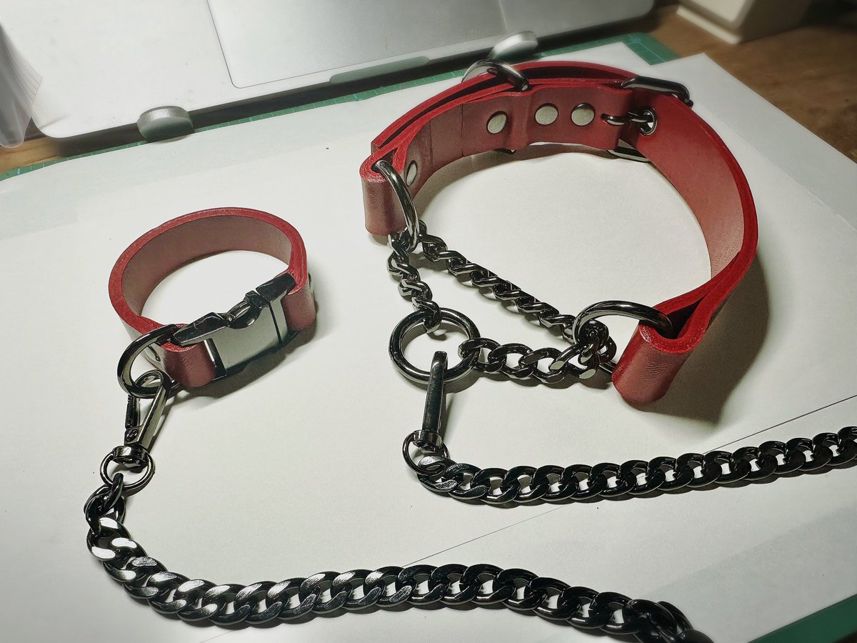 あっきぃ@5/9.10フェチ職人展 tweet media