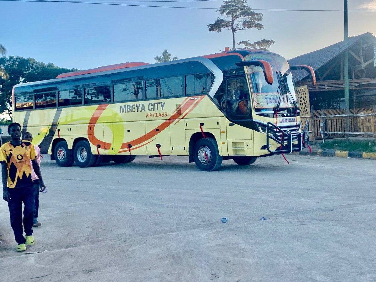 TBoundBuses's tweet photo. @MuuhDreezy 📸
Uelekeo Mombasa kwaajili ya Dua 🙏🏻
#MbeyaCity 
Yutong D14 https://t.co/NLAG8Pl0rV