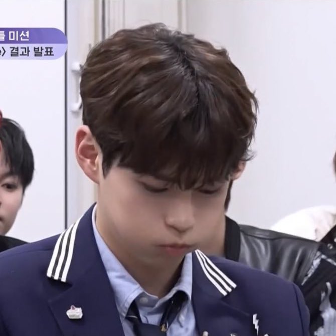 볼빵빵 성한빈 tweet media