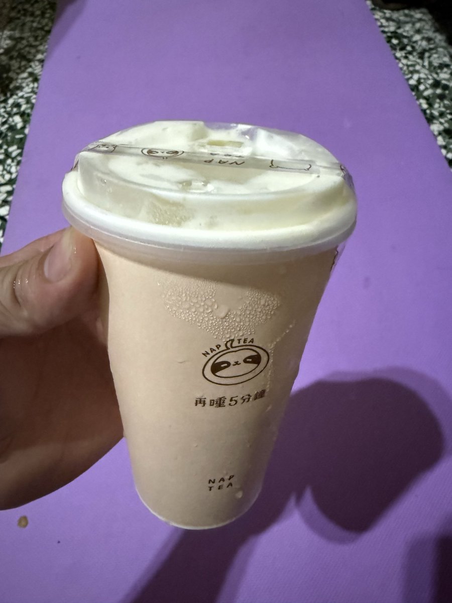 yanxin_1997's tweet photo. 太幸運了下班去鹿港還買得到，買了兩杯推坑給家人喝，原本怕他們不喜歡，結果評價還不錯，喝起來像冷湯，推薦給還沒嘗試的人
#真滴好喝 #正記錄 https://t.co/7MyV5m171e