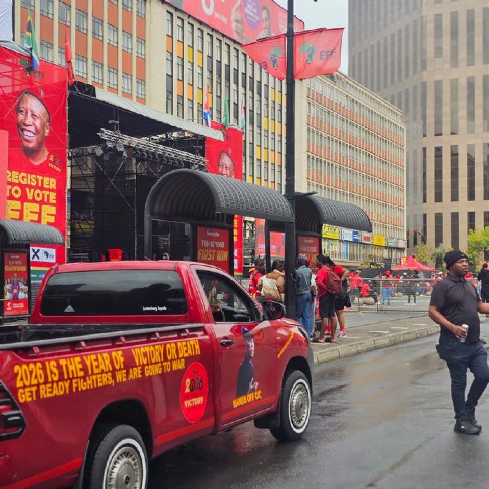 When you scroll on the TL, You see an EFF member, like &amp; Retweet.Even if they post a stop 🛑 sign.Normalize engaging your own.The movement is under attack.We will stand in our Minion corner &amp; defend it♥️♥️🖤🖤