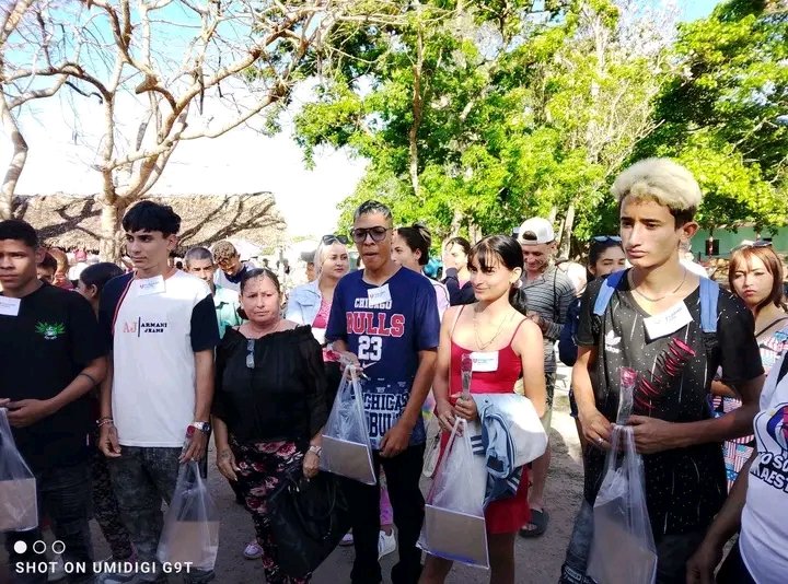 En el Aniversario de la UJC, se abandera brigada juvenil conformada por 16 jóvenes que apoyaran el trabajo social en #Majibacoa #SiSePuede #PorLasTunasLaVictoria