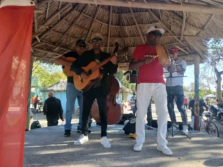 Dedicada a nuestros jóvenes la feria agropecuaria desarrollada en #Majibacoa #SiSePuede #PorLasTunasLaVictoria