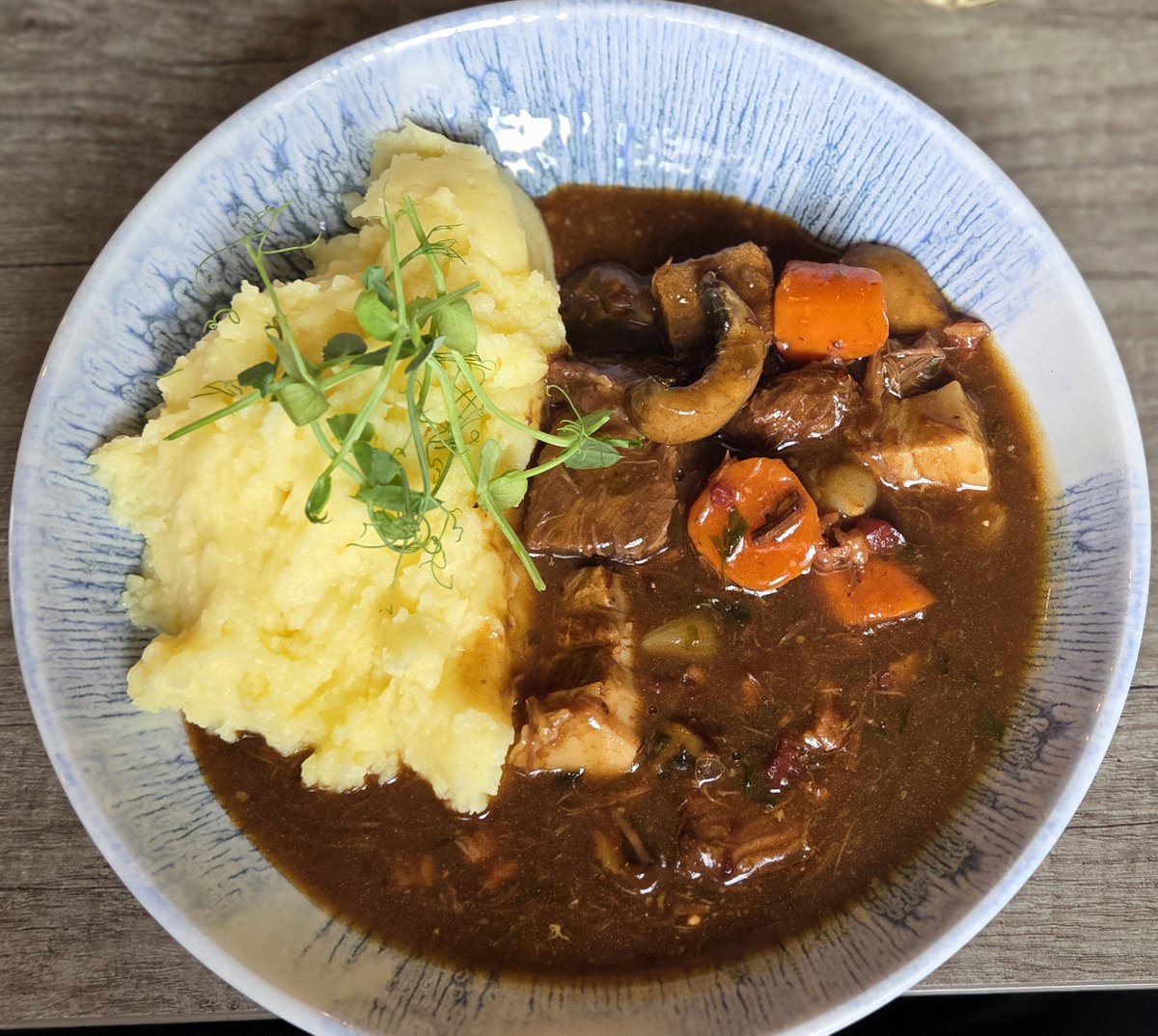 SJaney Lightning tweet media