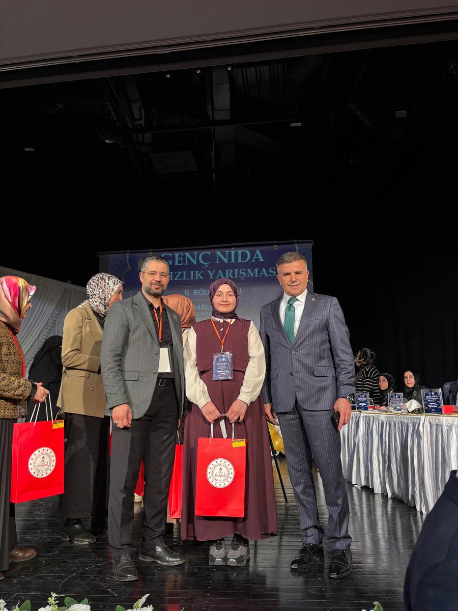 tvolay.com tweet media