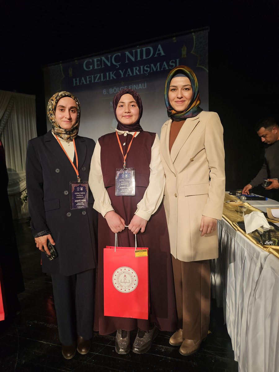 tvolay.com tweet media