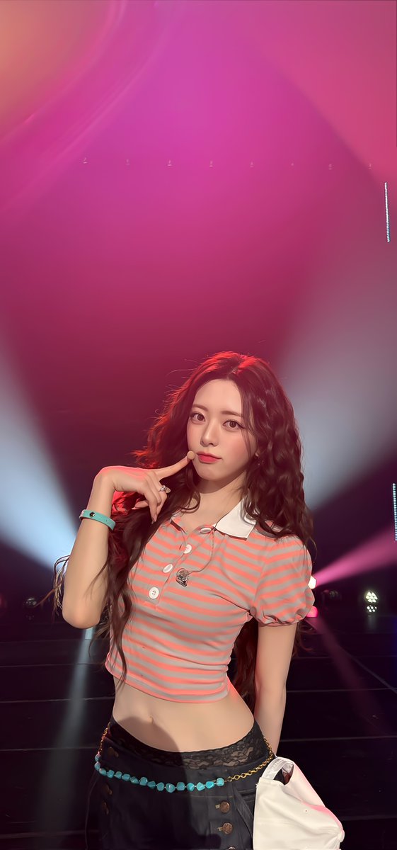 ITZY Wallpapers tweet media