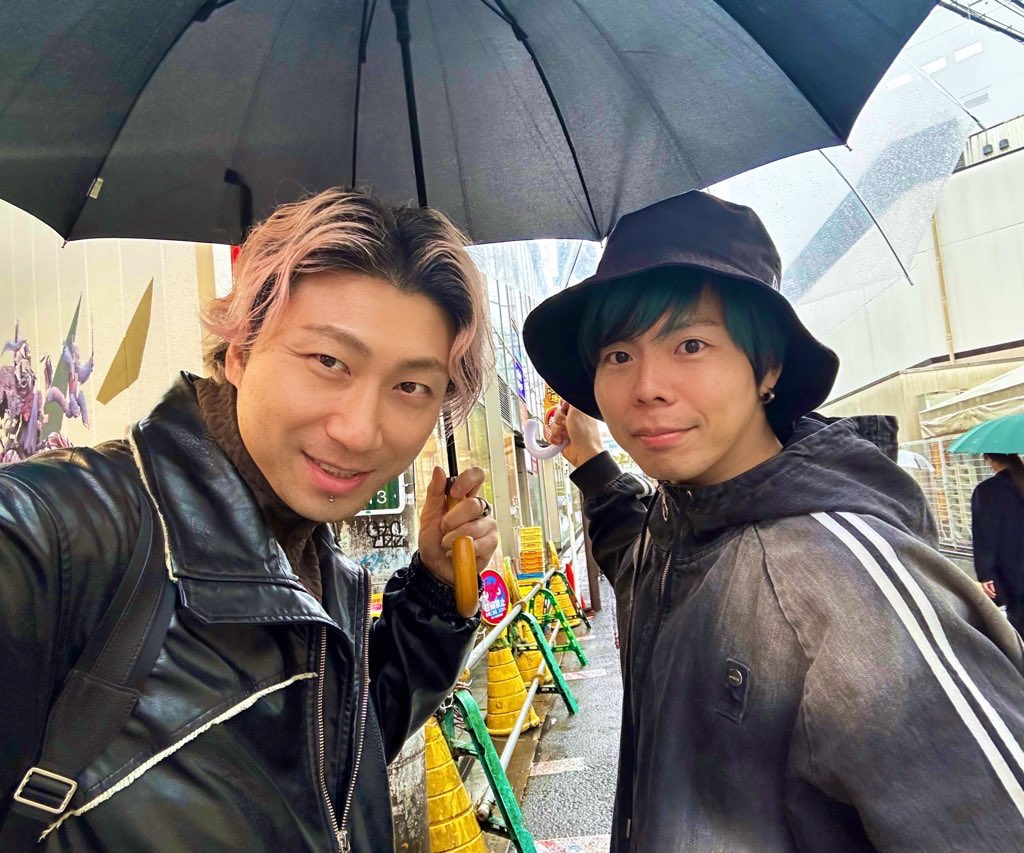 whitemicjun's tweet photo. 先日、Another Storyのhero君と🍮

もう知り合って何年だ？18年くらいになる？笑
昔からの音楽仲間で、正直、たくさん刺激受けまくってきたよ。今でも曲めちゃ聞くし笑
生きてると色んな事がある。何があるかわからない。だからこそ、大切にしたい尊敬できる仲間です。
お疲れ様。これからもよろしく。 https://t.co/I89ybCNCrT