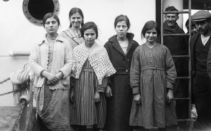 volkan_giritli's tweet photo. 📌Yıl 1900, Salihli'den Fatma Kız, koşarak köyünü terk ederken ayağı takılıp düşmüştü, o an Ohannes Kamacıyan ile tanıştı hayatının kararacağını bilmeden...
Kader ağlarını örmeye başlamıştı Fatma ve niceleri için.
120 yıl öncesinin EPSTEİN'ini anlatacağım hazır mısınız?
#Bilgisel #Tarih #pazar #Epsteinfiles