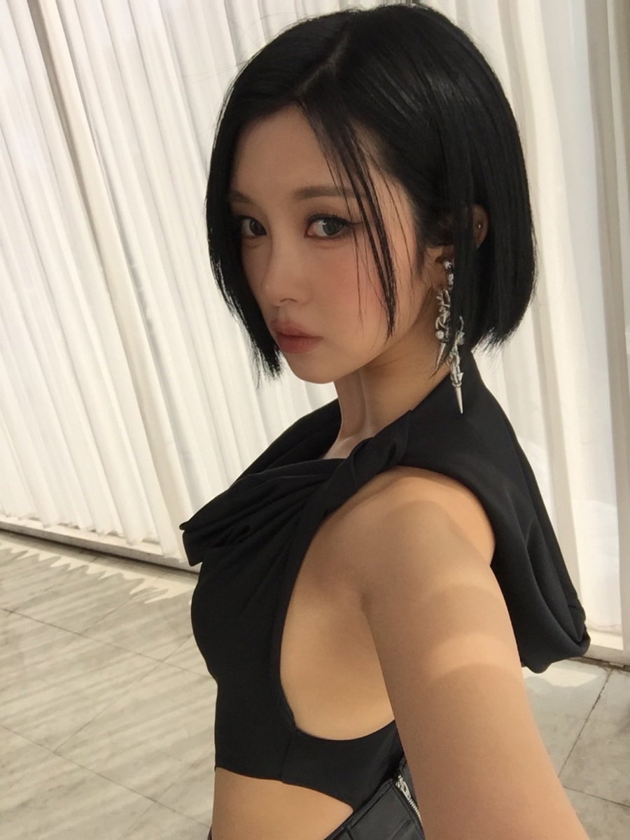 hikactrl's tweet photo. the bob changed something in her https://t.co/YZfZtiFz7D