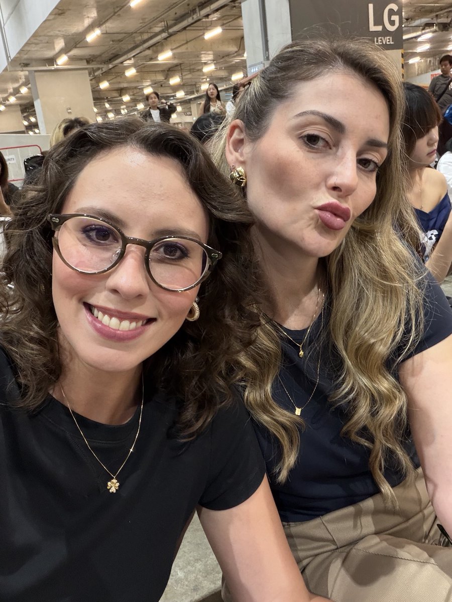 Bru (blue) 🌷🪽 tweet media