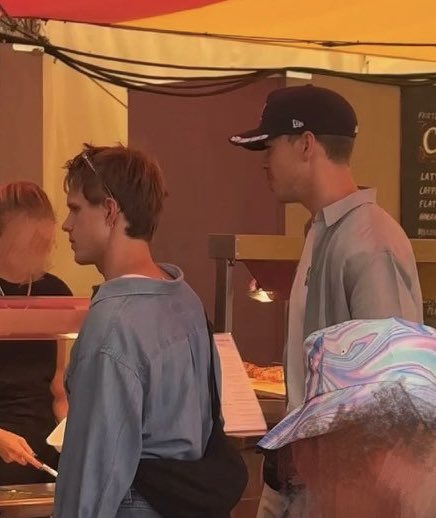 ᕕ( ᐛ )ᕗ tweet media