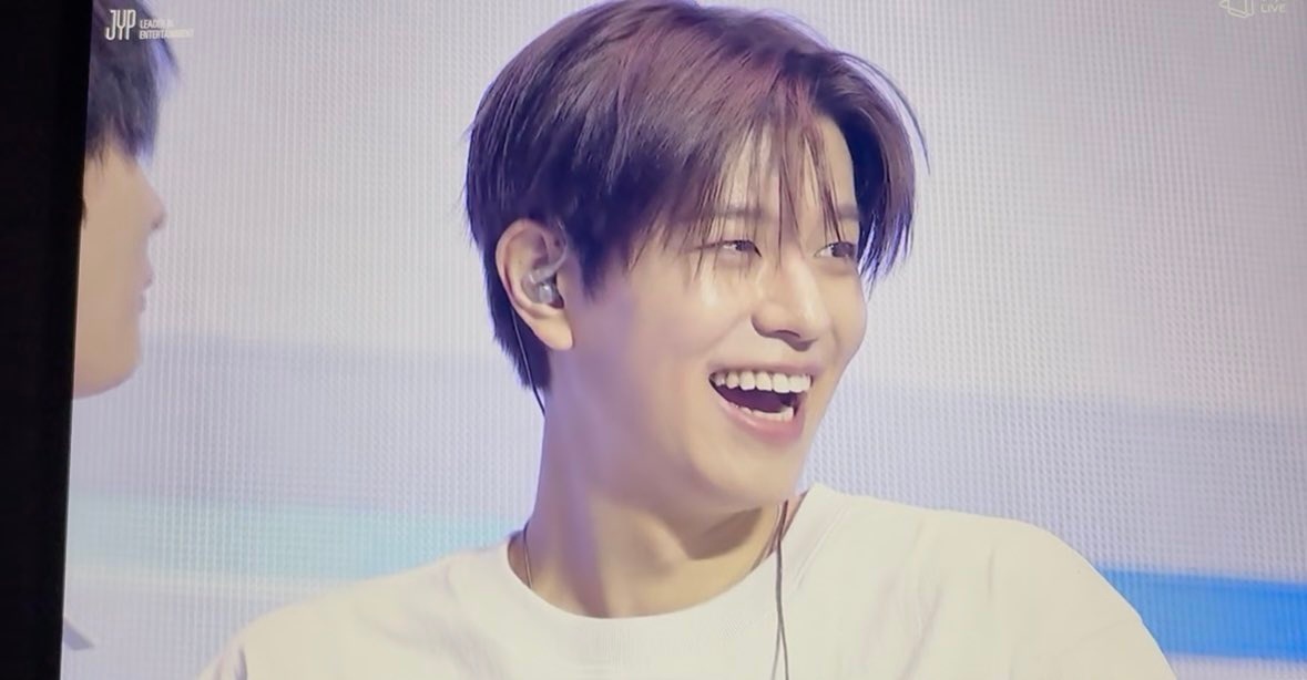 QB •⭐• tweet media