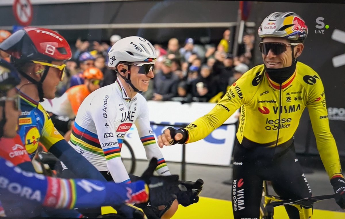 ariedlive's tweet photo. De Ronde van Vlaanderen is weer begonnen 🔥 https://t.co/xcJOmVfIV6