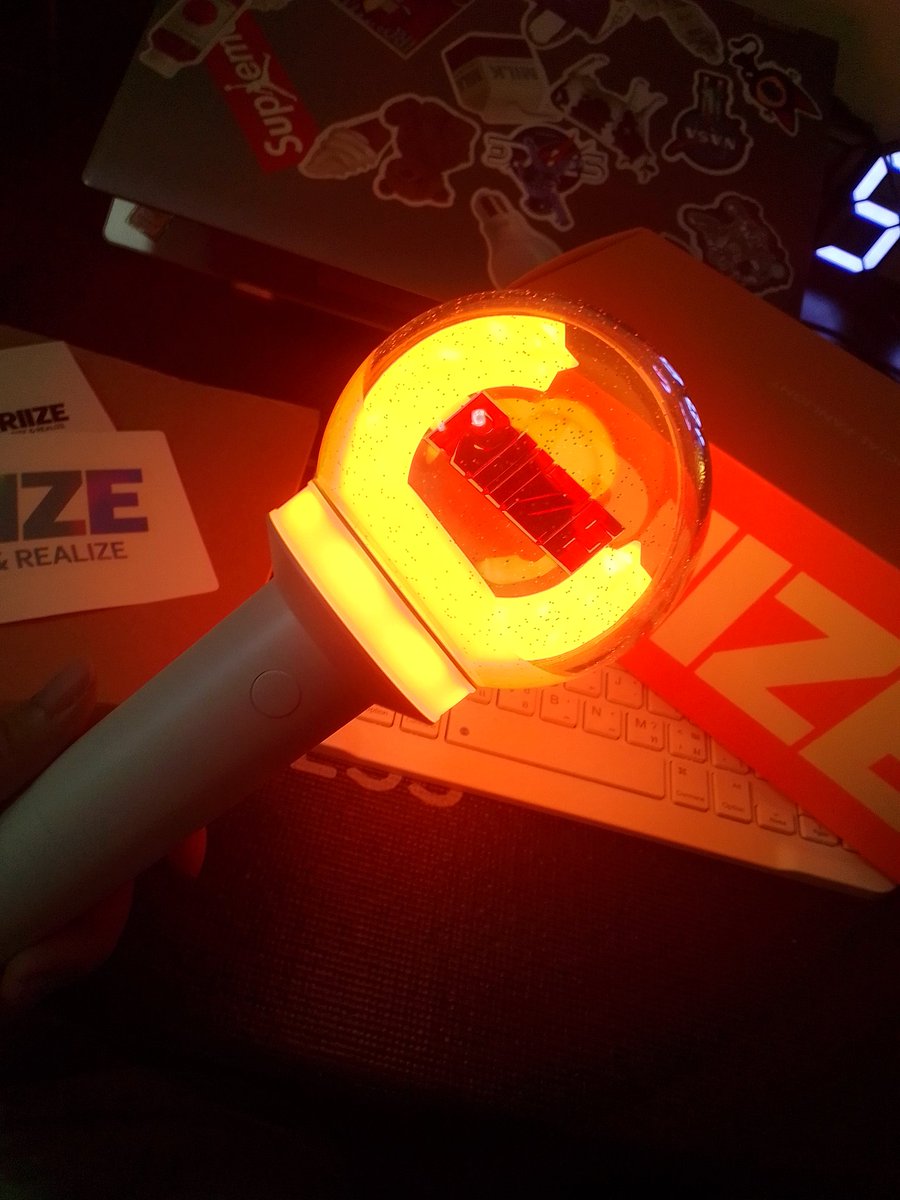 ONNIESart's tweet photo. ส่งต่อบงน้องข้าวค่ะ ติดงานไม่ได้ไปคอน ส่งต่อ แท่งไฟ riize official fanlight 

Dm สอบถามได้ค่ะ ส่งต่อเองนะ♡
#ตลาดนัดRIIZE #ตลาดนัดน้องข้าว #แท่งไฟriize https://t.co/xyXsmKoiau