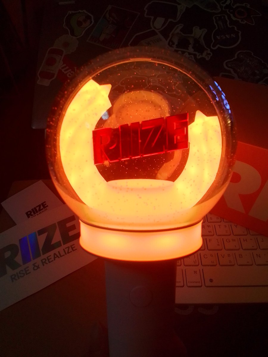 ONNIESart's tweet photo. ส่งต่อบงน้องข้าวค่ะ ติดงานไม่ได้ไปคอน ส่งต่อ แท่งไฟ riize official fanlight 

Dm สอบถามได้ค่ะ ส่งต่อเองนะ♡
#ตลาดนัดRIIZE #ตลาดนัดน้องข้าว #แท่งไฟriize https://t.co/xyXsmKoiau
