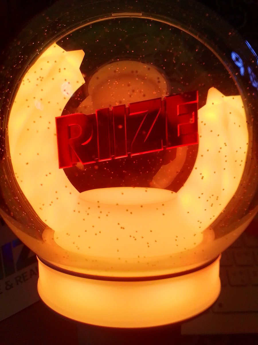ONNIESart's tweet photo. ส่งต่อบงน้องข้าวค่ะ ติดงานไม่ได้ไปคอน ส่งต่อ แท่งไฟ riize official fanlight 

Dm สอบถามได้ค่ะ ส่งต่อเองนะ♡
#ตลาดนัดRIIZE #ตลาดนัดน้องข้าว #แท่งไฟriize https://t.co/xyXsmKoiau