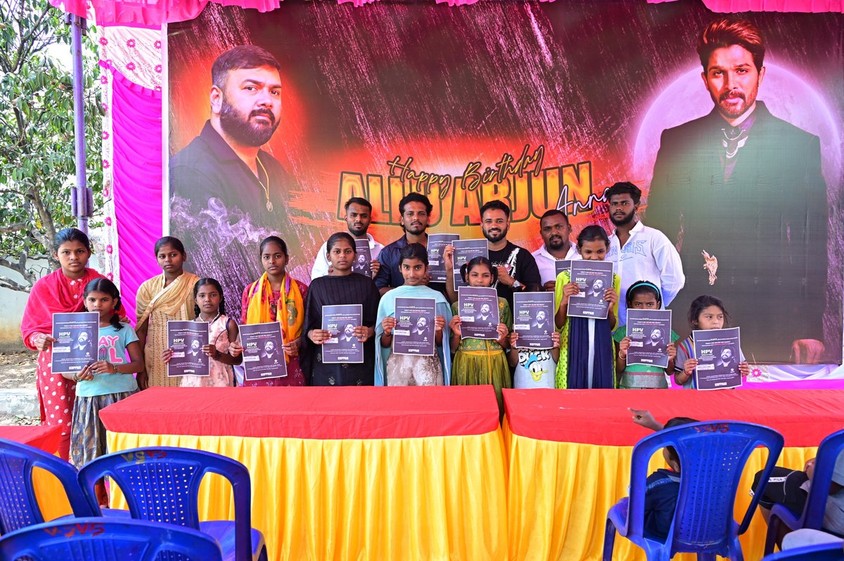 AAFAOnline's tweet photo. *కుప్పం నియోజకవర్గం అల్లు అర్జున్ అభిమాన సంఘం ఆధ్వర్యంలో హెచ్‌పివి (HPV) వ్యాక్సినేషన్‌పై అవగాహన కల్పించేందుకు నిర్వహించిన కార్యక్రమం*

*I am so happy to work with deaf and mute children*

సినిమా హీరోల అభిమానులు కేవలం విజిల్స్ వేసి, తమ వాదనను వినిపించడమే కాకుండా, పిల్లల ఆరోగ్య పరిరక్షణపై అవగాహన కల్పిస్తుండటం ప్రశంసనీయం.

◆ హెచ్‌పివి (HPV - హ్యూమన్ పాపిల్లోమావైరస్) వల్ల కలిగే క్యాన్సర్ ప్రమాదాన్ని తగ్గించడానికి వ్యాక్సినేషన్ చాలా అవసరం.

* చిన్న వయసులోనే #HPV వ్యాక్సిన్ వేయించడం ద్వారా పిల్లలకు మరింత రక్షణ లభిస్తుంది.

#AAFASupportsHPVDrive
#HPVVaccine
#CervicalCancerAwareness
#SwasthNariViksitBharat