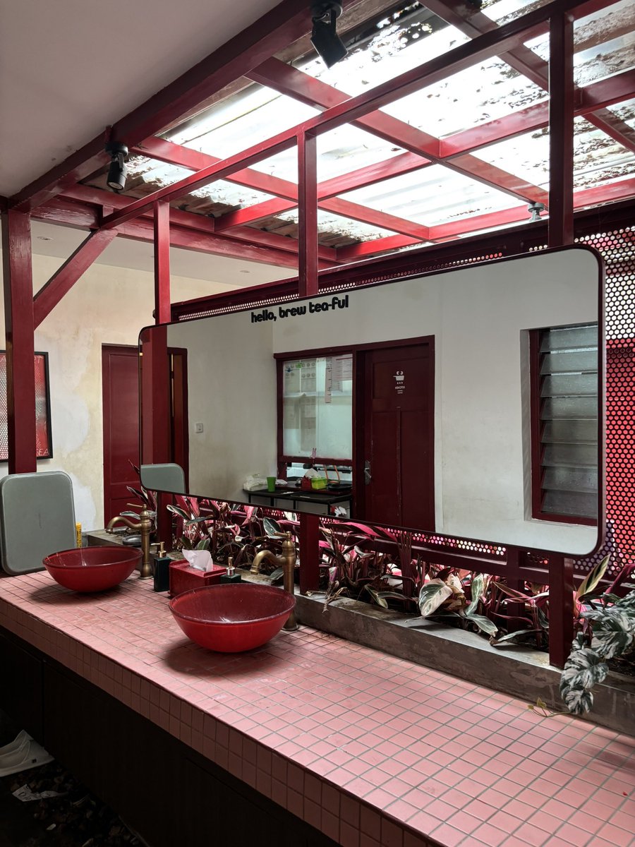 akuncapekkecap tweet media