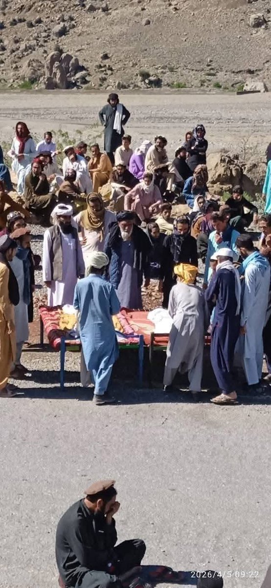 ZubairShahAgha1's tweet photo. شمالی وزیرستان کی تحصیل سپین وام کے علاقے شادی خیل کے گاؤں حسن خیل میں مارٹر گولہ ایک گھر پر گرا جس کے نتیجے میں گل ماخان  کے دو کمسن بچے شہید ہوگئے۔ اس غیر انسانی فعل کے خلاف مقامی لوگوں کا احتجاج جاری ہے https://t.co/0p615Zrj7N