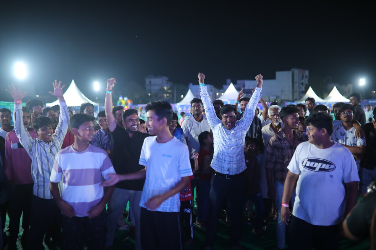 IPL's tweet image. A sea of colours, endless cheers, and pure cricketing joy! ✨

The energy at the #FanPark2026 in #Mathura, #Jodhpur, #Nizamabad, #Mysuru, and #Bhubaneswar is off the charts right now! 📈

Step out, bring your loudest roar, and join the celebrations at your nearest Fan Park! 🥳