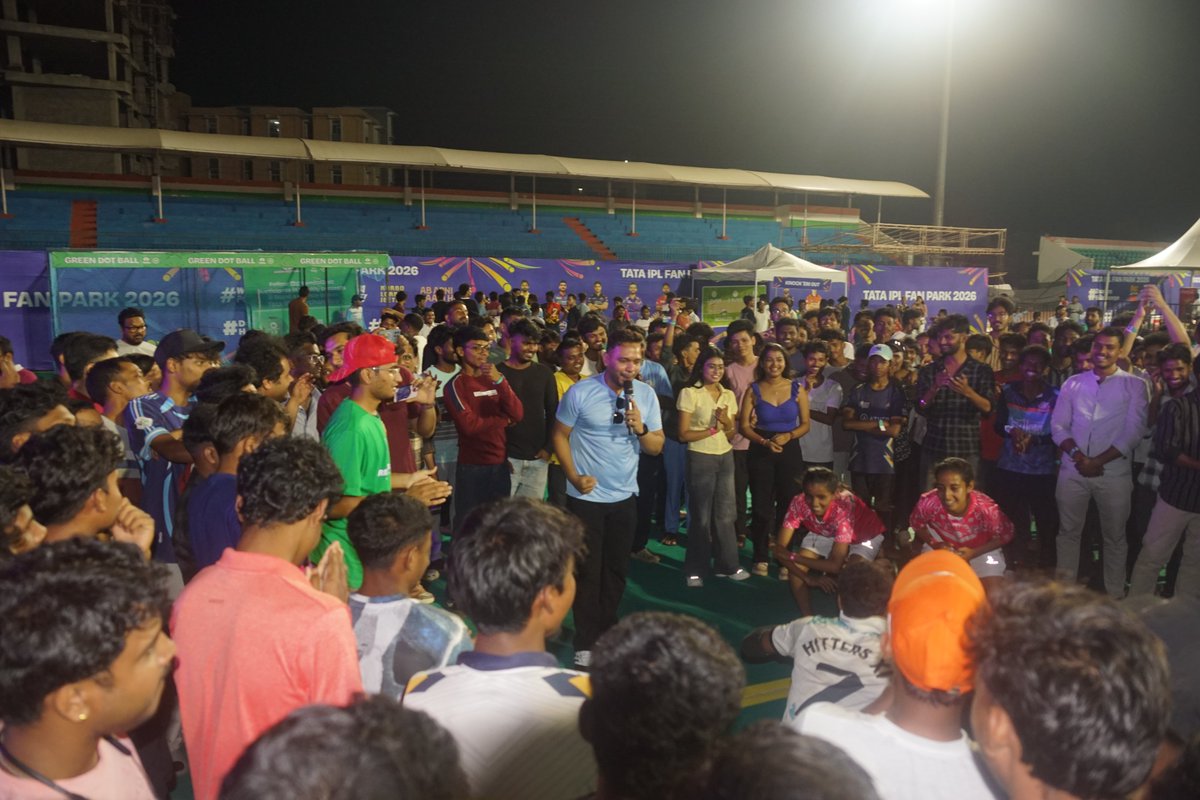 IPL's tweet image. A sea of colours, endless cheers, and pure cricketing joy! ✨

The energy at the #FanPark2026 in #Mathura, #Jodhpur, #Nizamabad, #Mysuru, and #Bhubaneswar is off the charts right now! 📈

Step out, bring your loudest roar, and join the celebrations at your nearest Fan Park! 🥳
