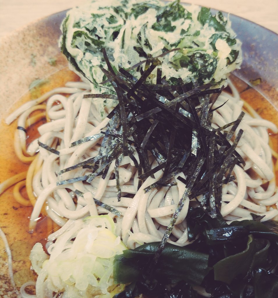 hiro234's tweet photo. 期せずして終点に着いたので。
草の蕎麦を食す。 https://t.co/1wAGzb7i0T