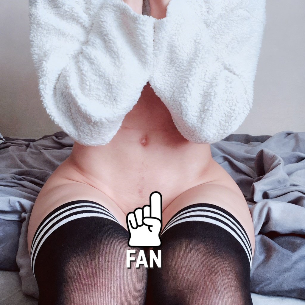 Hxno1Ta's tweet photo. Should I gain weight to make my butt and legs softer? #femboy, #femboyfriday, #crossdresser,
#sissy https://t.co/18NODU5ySc
