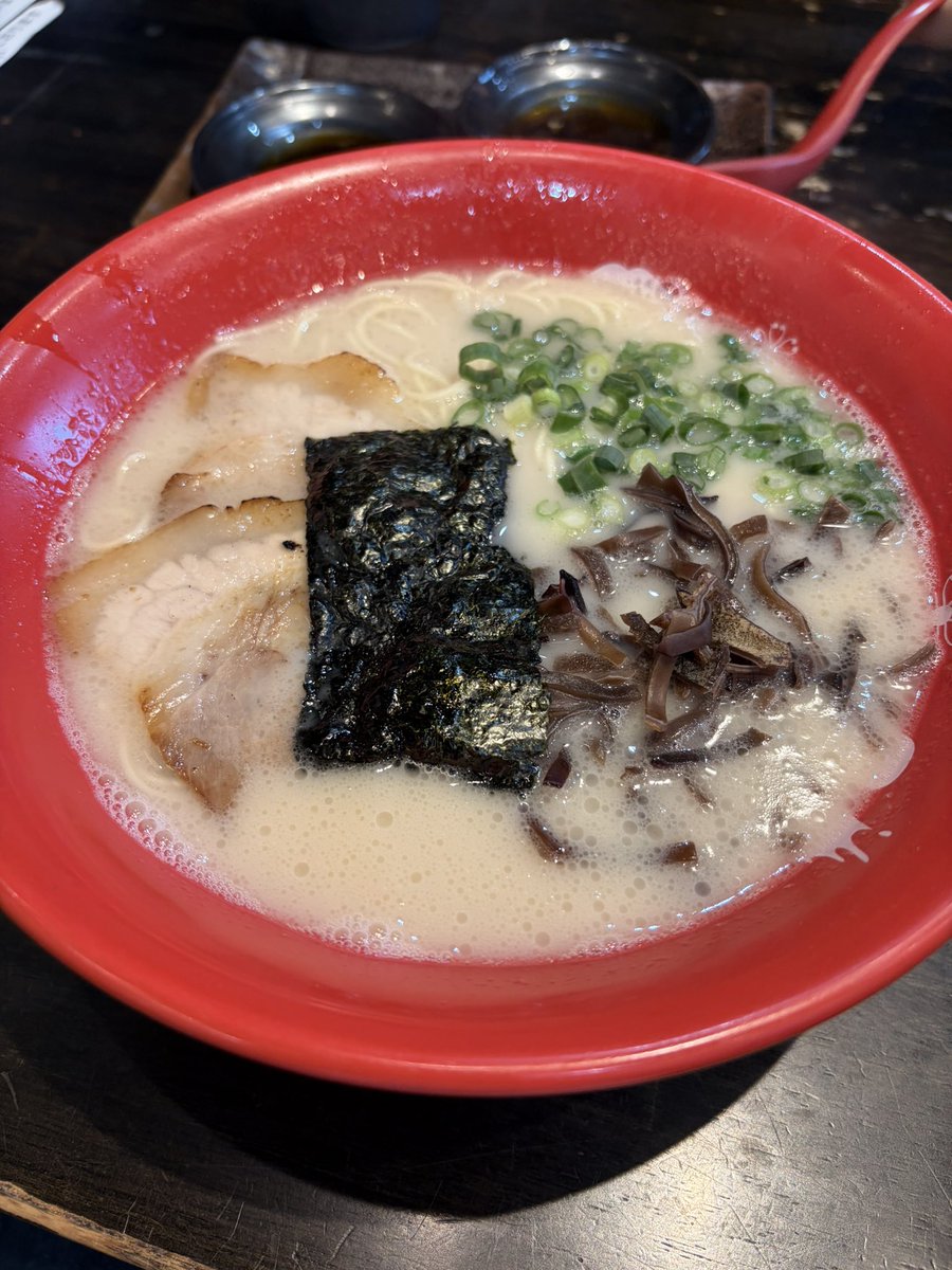 tani_sp4's tweet photo. 今年度から縁あって北九州にちょいちょい行くことになった
帰りに石田一龍て屋台ラーメン食べて帰った https://t.co/dCEsGFVwnX