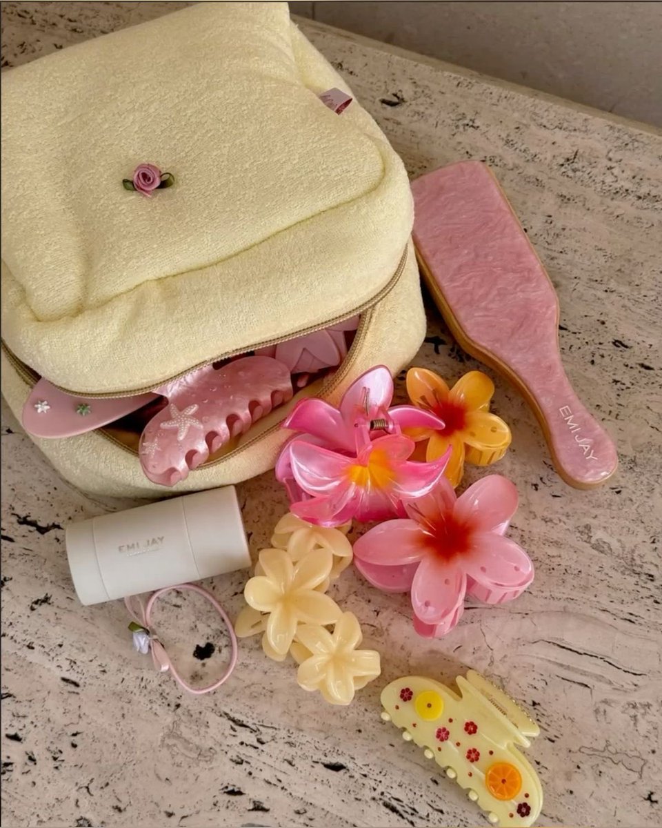 𝙈𝙖𝙧𝙮 tweet media