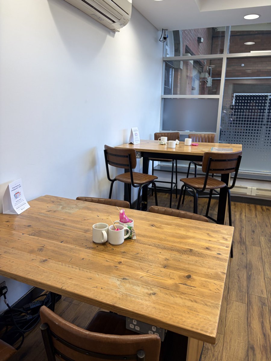 bich1370's tweet photo. @LNER 1st class lounge in Doncaster a tip. No milk in the only machine working. I felt sorry for the poor staff member who was trying to get on top of it and dispatch trains. https://t.co/SbPx2D0BNj