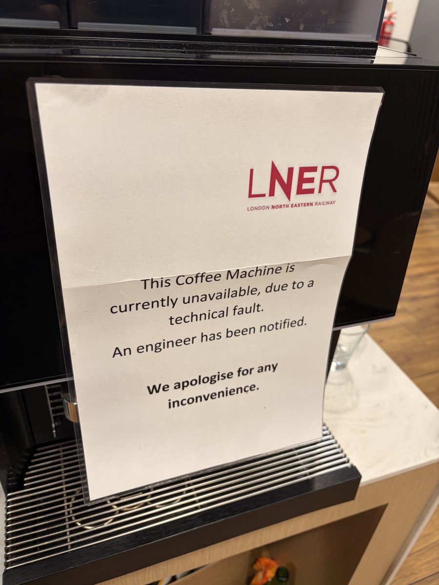 bich1370's tweet photo. @LNER 1st class lounge in Doncaster a tip. No milk in the only machine working. I felt sorry for the poor staff member who was trying to get on top of it and dispatch trains. https://t.co/SbPx2D0BNj