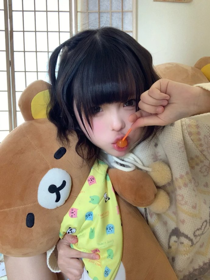 えなこ tweet media