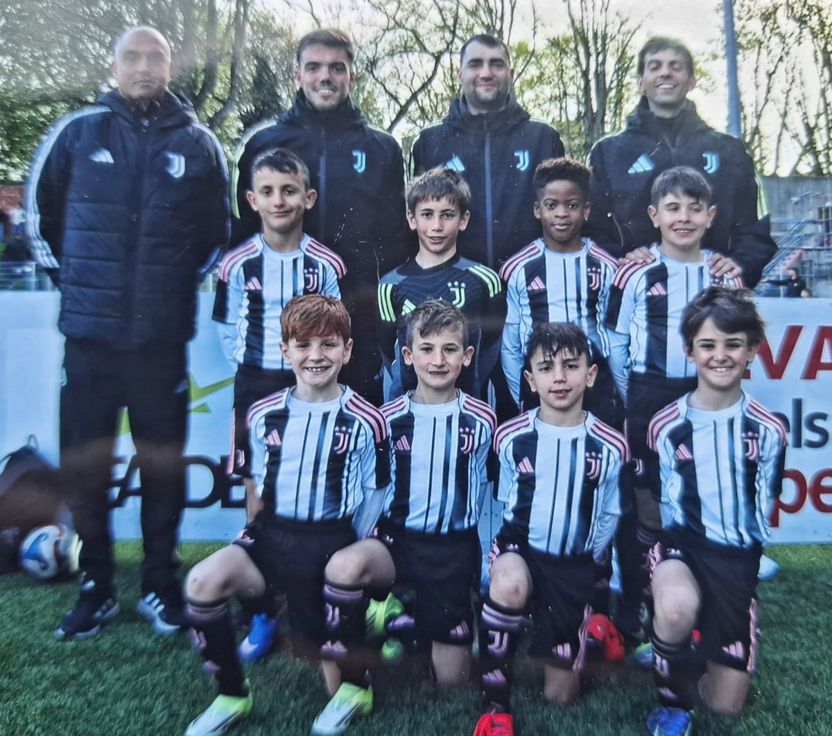 GiovaniBN's tweet photo. π #Juventus, 9Β° posto per l'#Under8 (Primi Calci 2018) di Mr Carlino al torneo "Salvatore Brussels Football European Cup" π§πͺ
π #ForzaJuve βͺοΈβ«οΈ https://t.co/SvXyz4OU5e