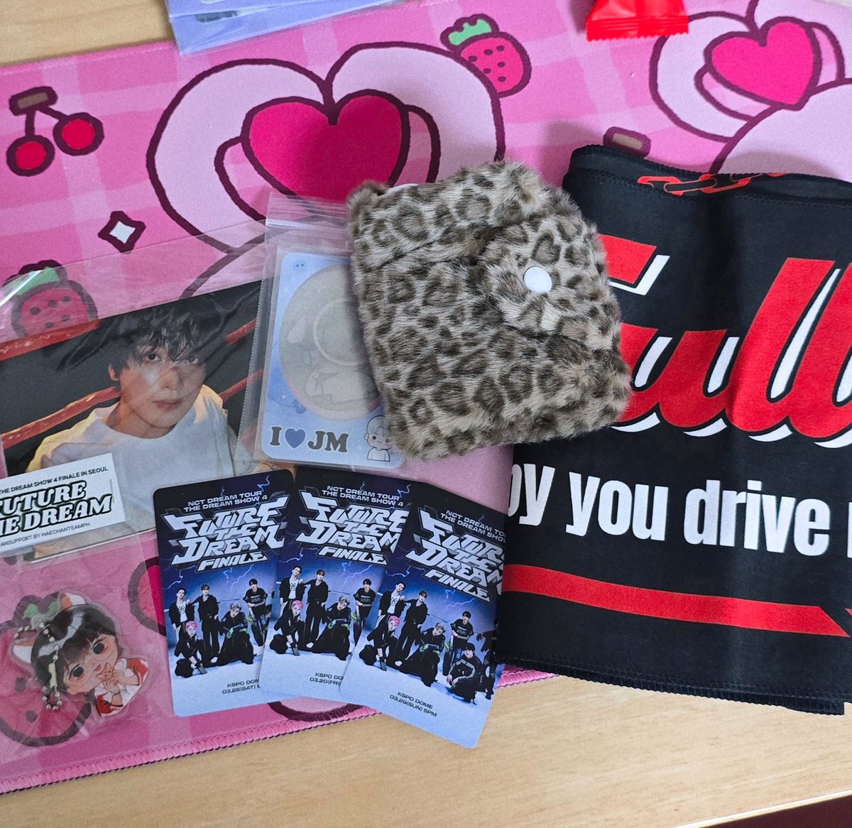 윰윰 #TASTE tweet media